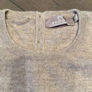 Brodie cashmere crew neck sweater with button up back. Small. EUC